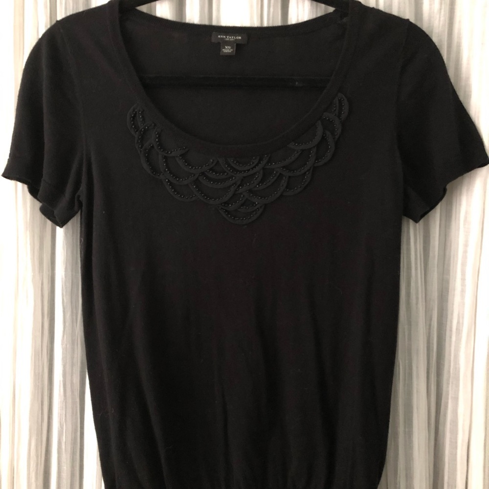 Delicate short sleeve sweater with beaded detail